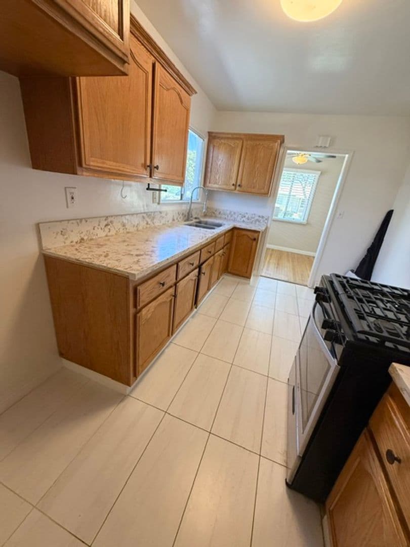 LAKEWOOD House: 6008 GREENMEADOW RD