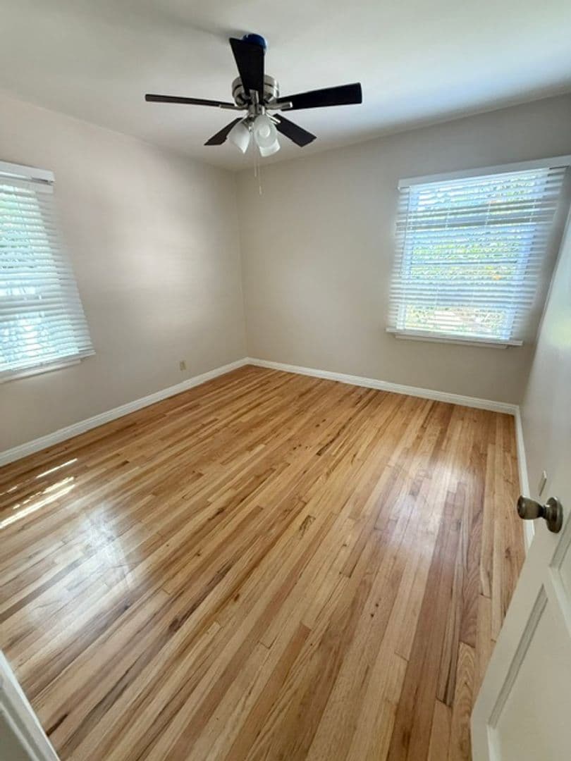 LAKEWOOD House: 6008 GREENMEADOW RD