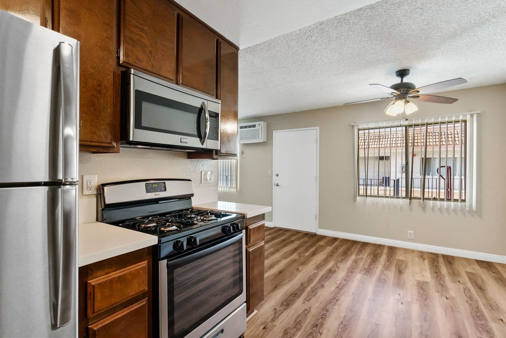 BELLFLOWER Apartment: 17818 WOODRUFF AVENUE
