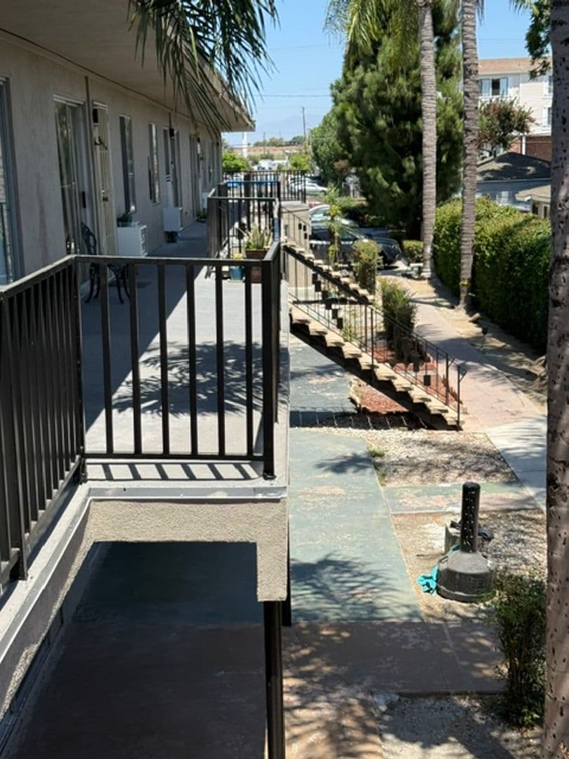 BELLFLOWER Apartment: 9830 RAMONA ST