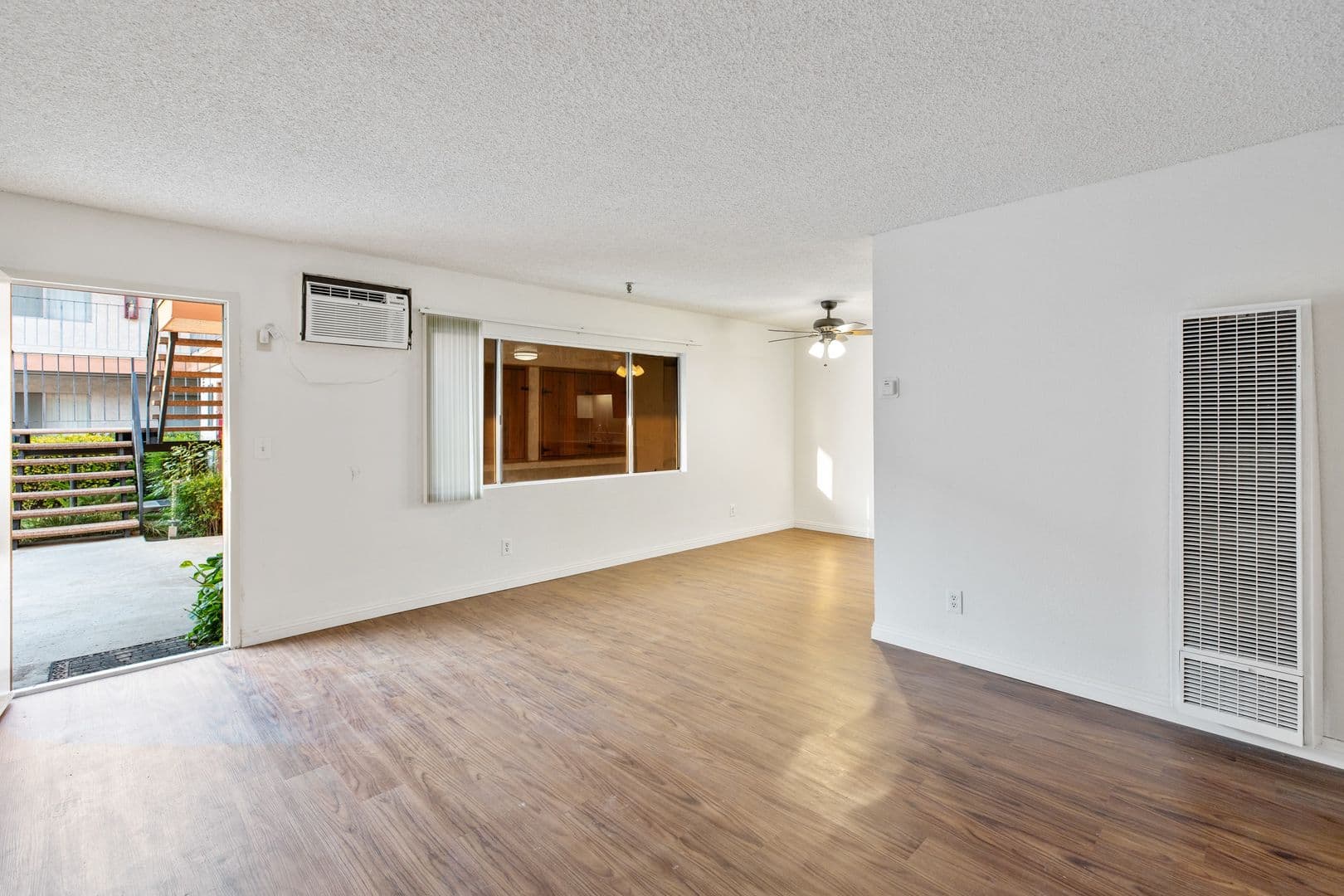 BELLFLOWER Apartment: 17818 WOODRUFF AVENUE
