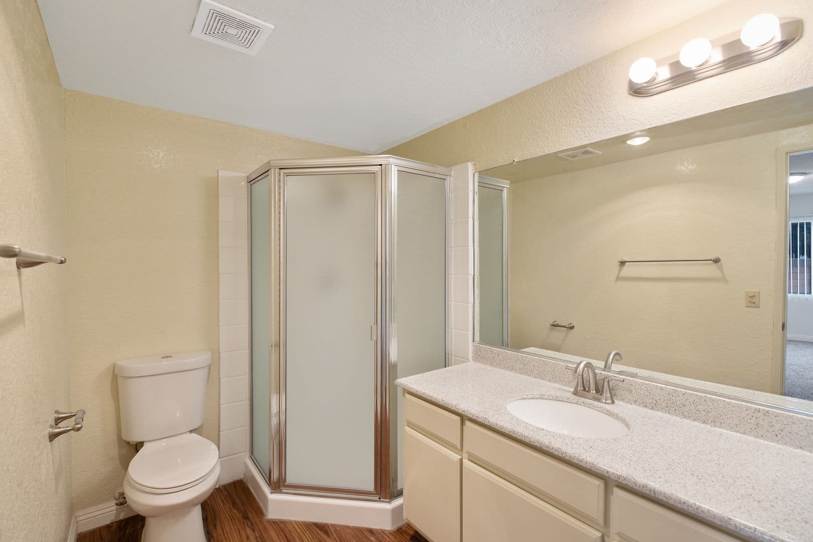 BELLFLOWER Apartment: 17818 WOODRUFF AVENUE