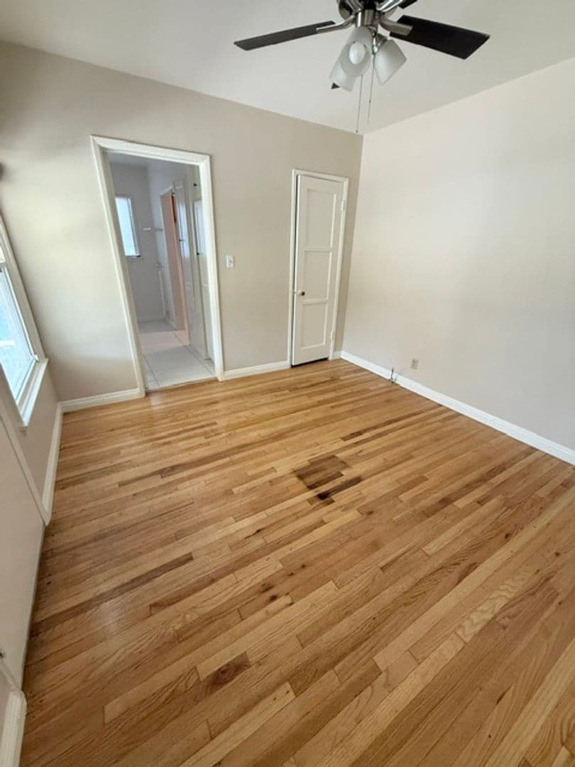 LAKEWOOD House: 6008 GREENMEADOW RD