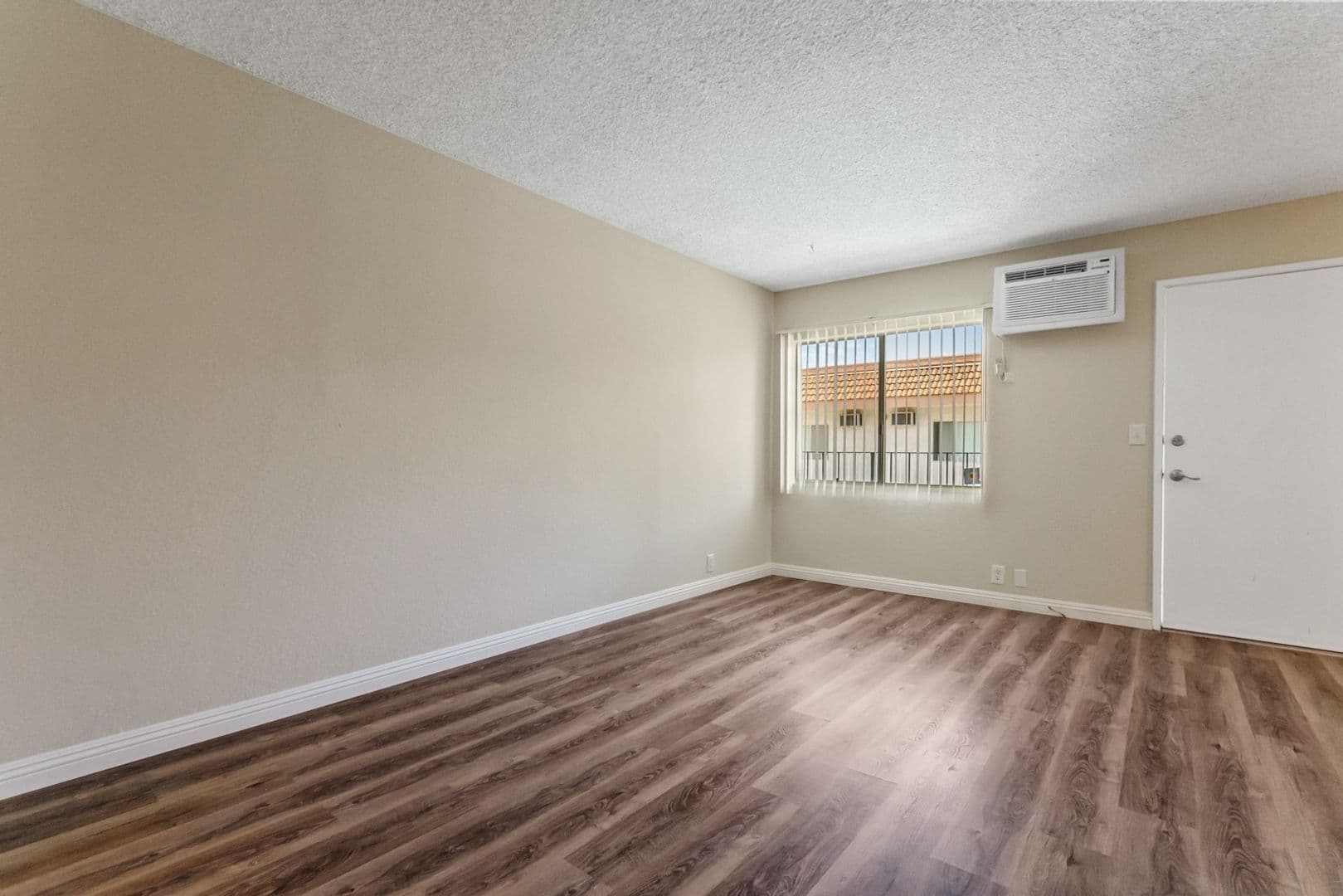 BELLFLOWER Apartment: 17818 WOODRUFF AVENUE