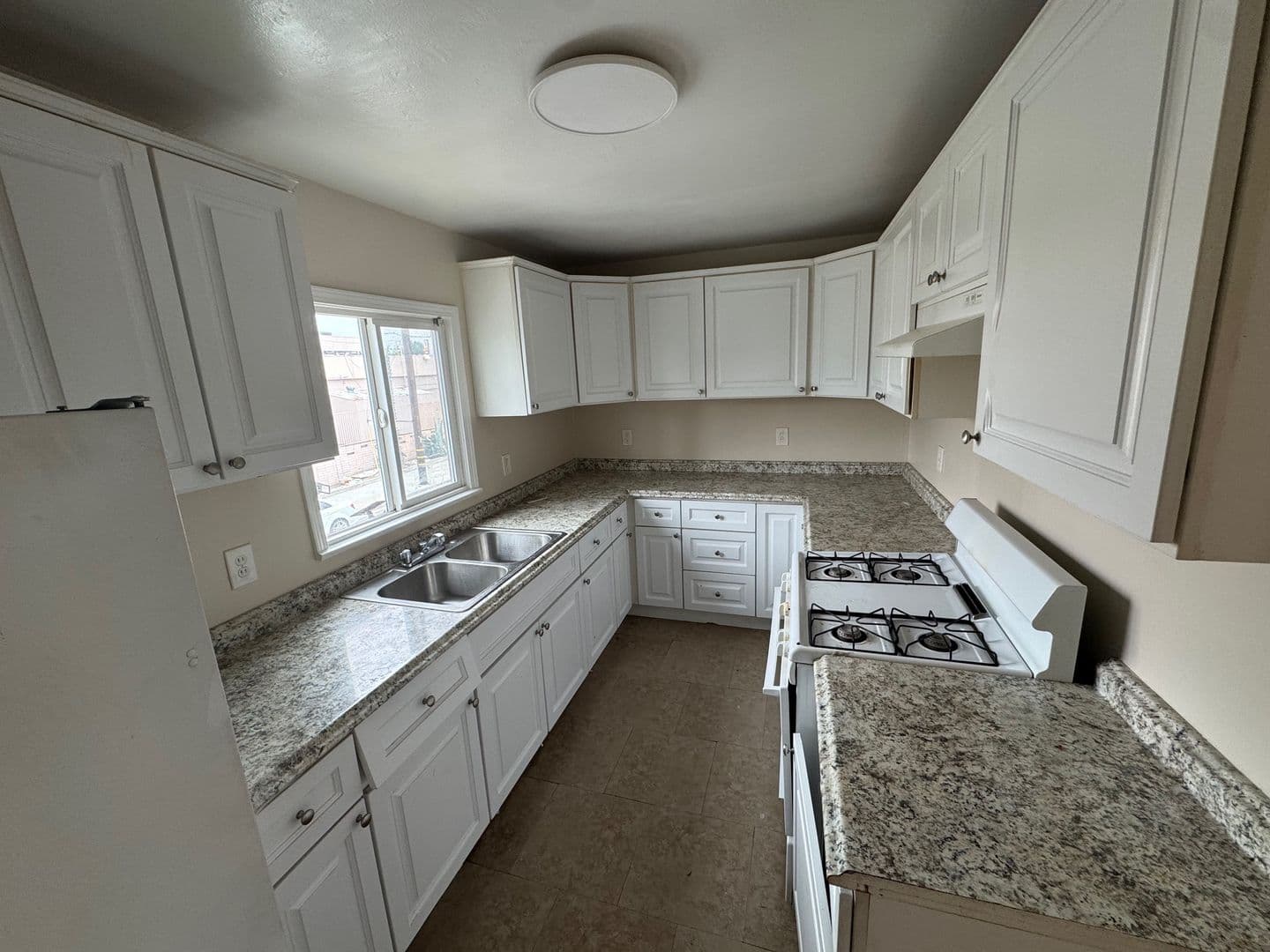 LONG BEACH Apartment: 14 W PLEASANT ST