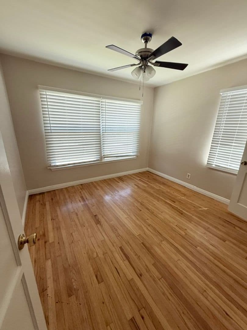 LAKEWOOD House: 6008 GREENMEADOW RD