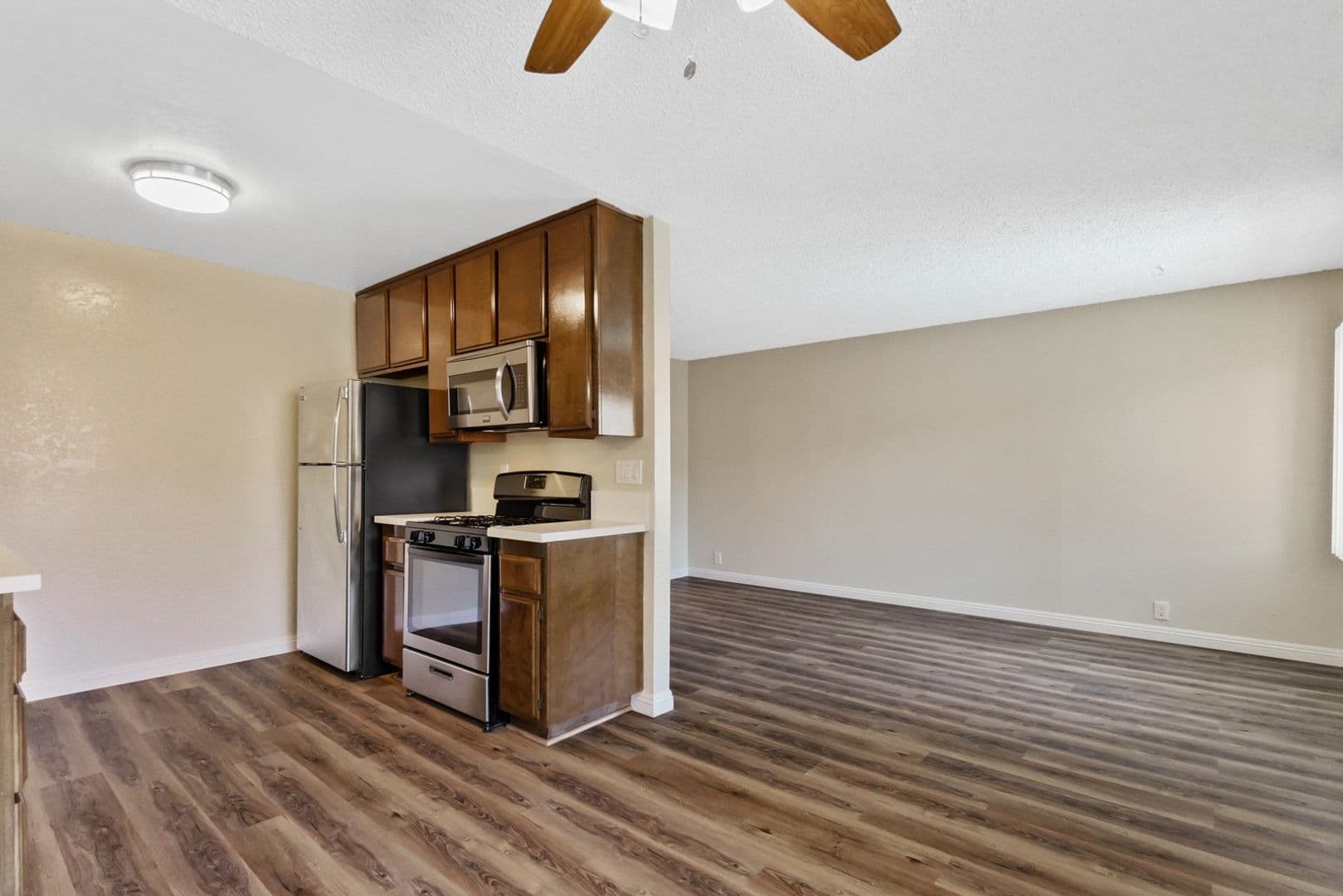BELLFLOWER Apartment: 17818 WOODRUFF AVENUE