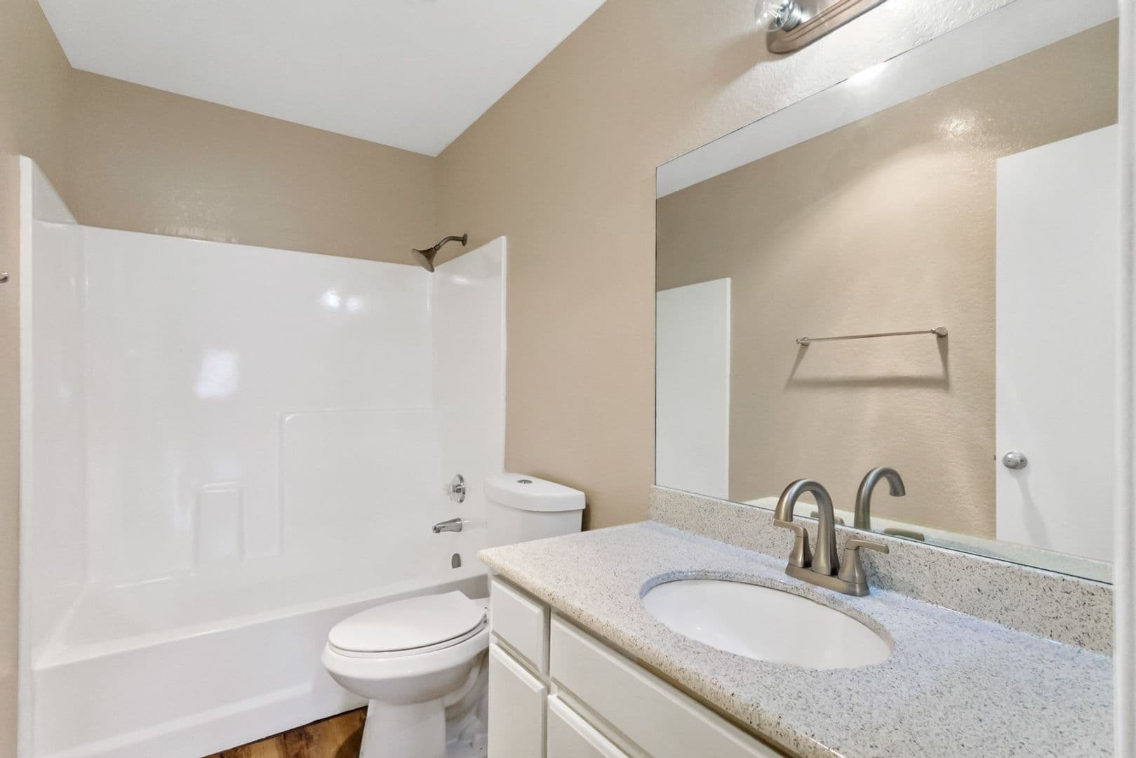 BELLFLOWER Apartment: 17818 WOODRUFF AVENUE