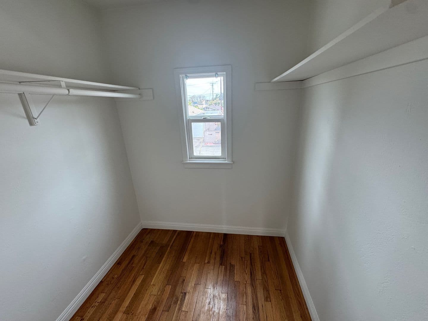 LONG BEACH Apartment: 14 W PLEASANT ST