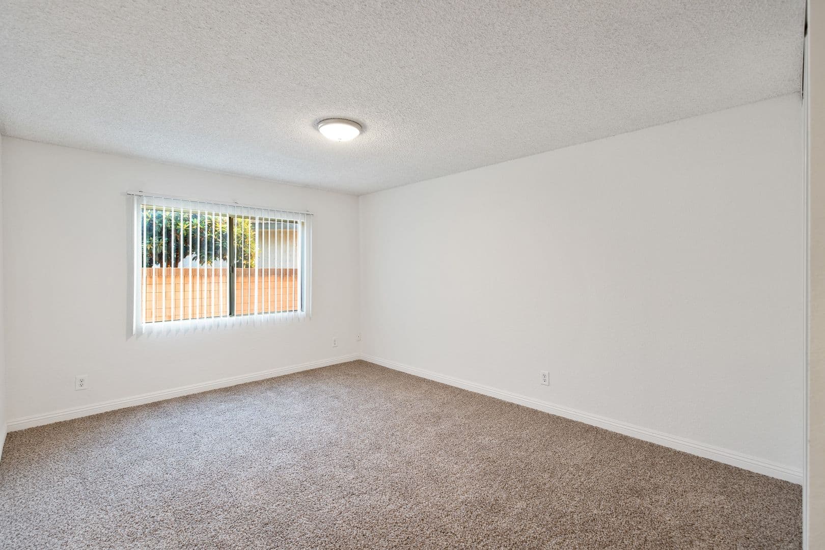 BELLFLOWER Apartment: 17818 WOODRUFF AVENUE