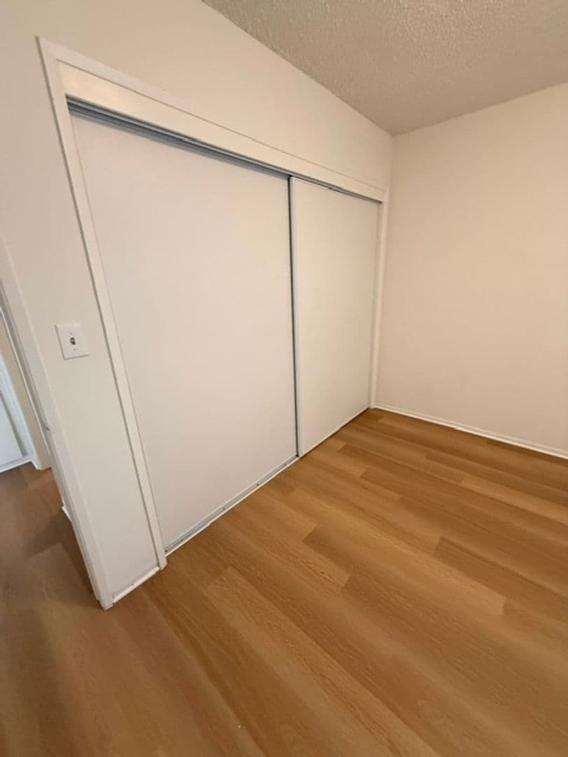 LYNWOOD Apartment: 3360 MARTIN L. KING - 15