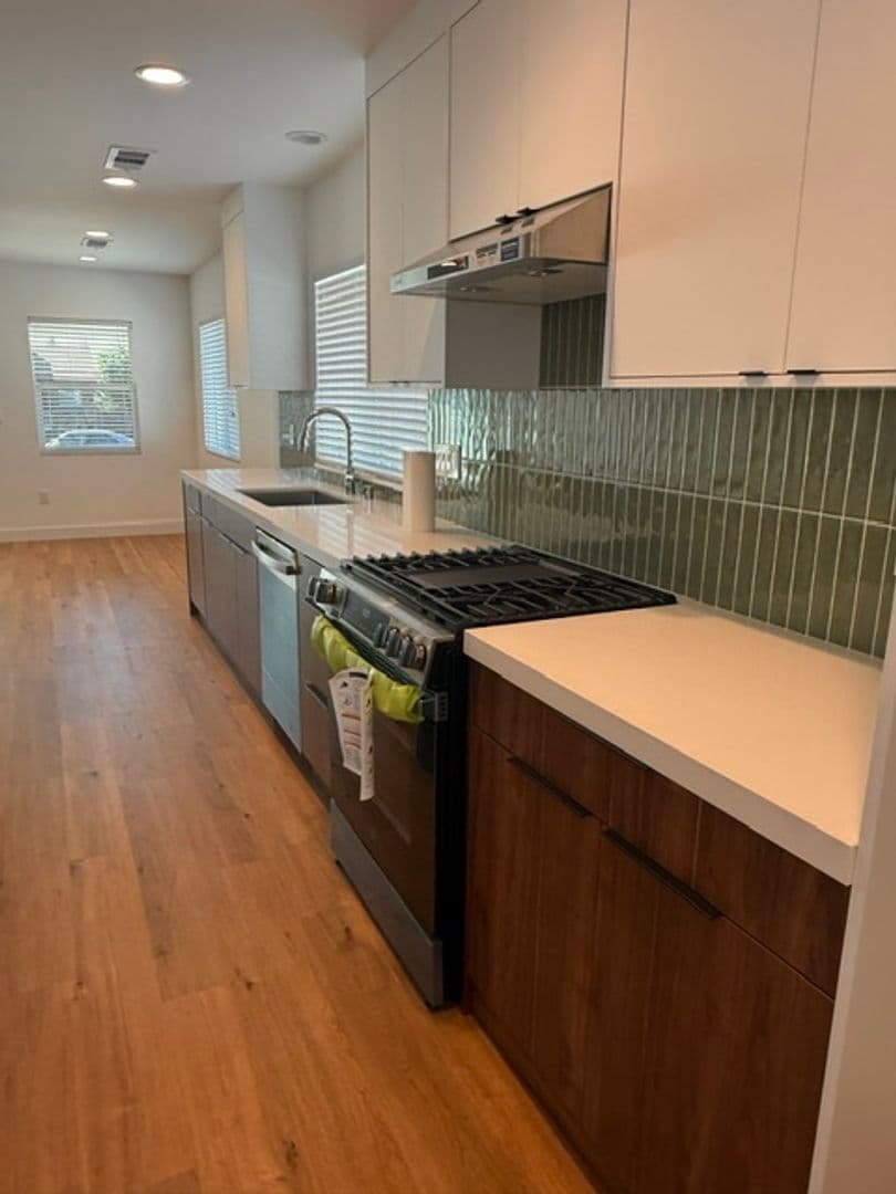 MONTEREY PARK House: 433 W HAMMEL ST
