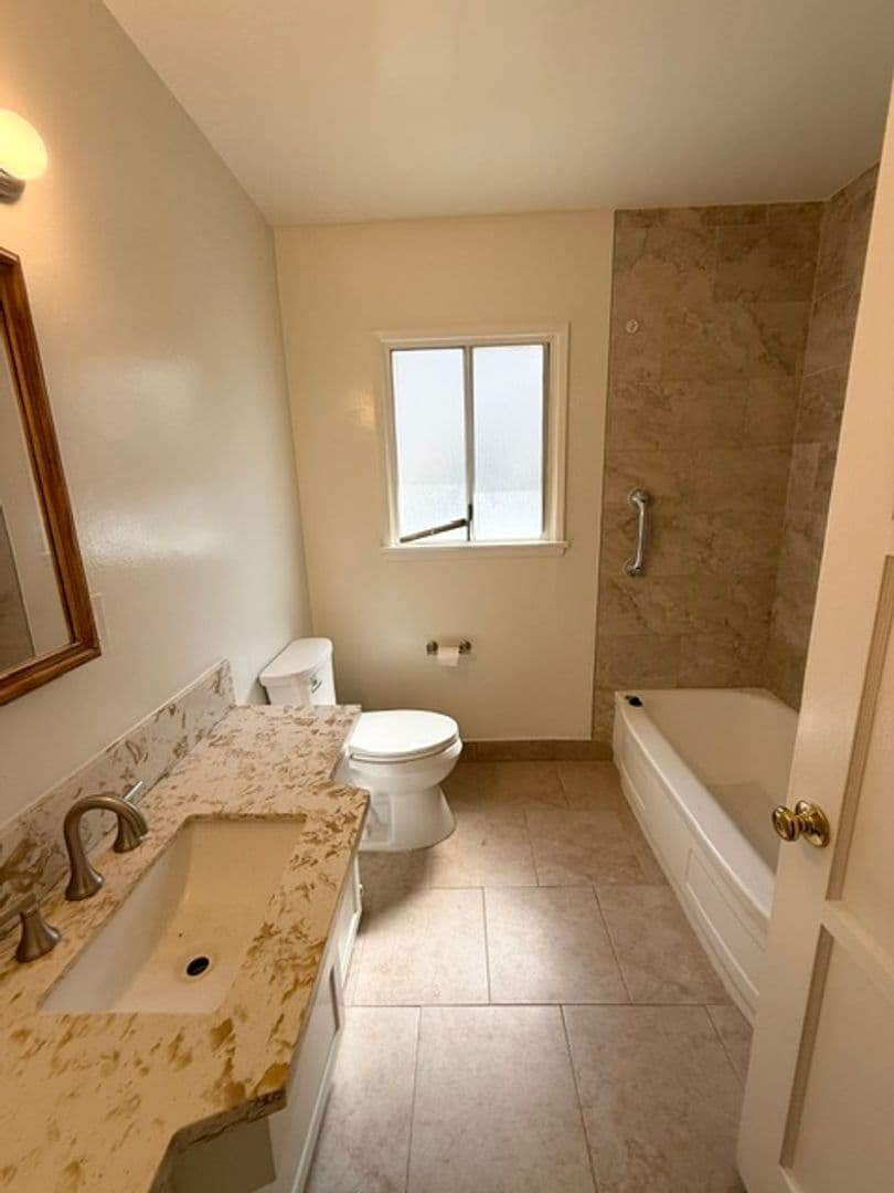 LAKEWOOD House: 6008 GREENMEADOW RD