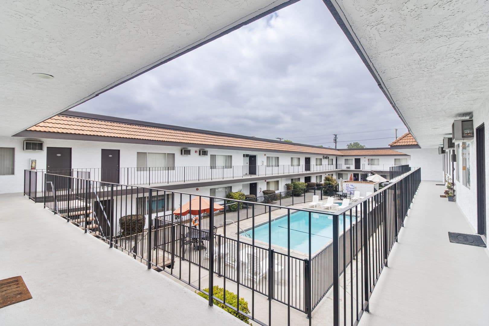 BELLFLOWER Apartment: 17818 WOODRUFF AVENUE