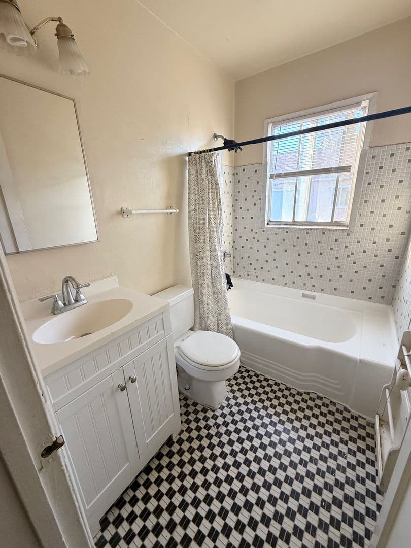 LONG BEACH Apartment: 4621 BANNER DR