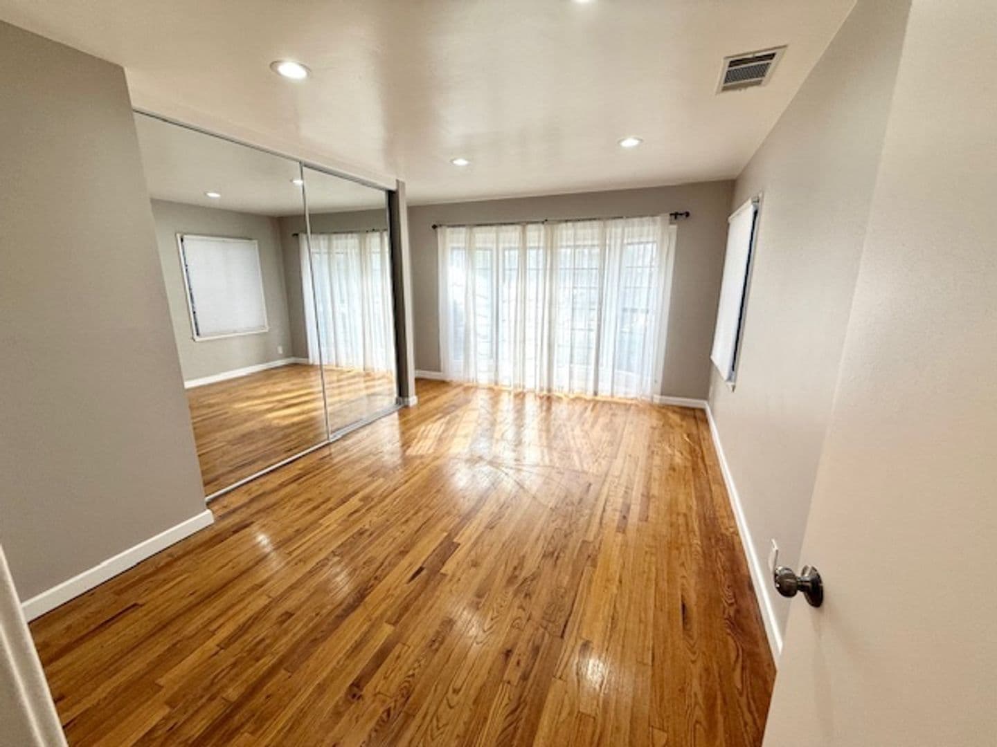 LAKEWOOD House: 5919 SANDWOOD ST