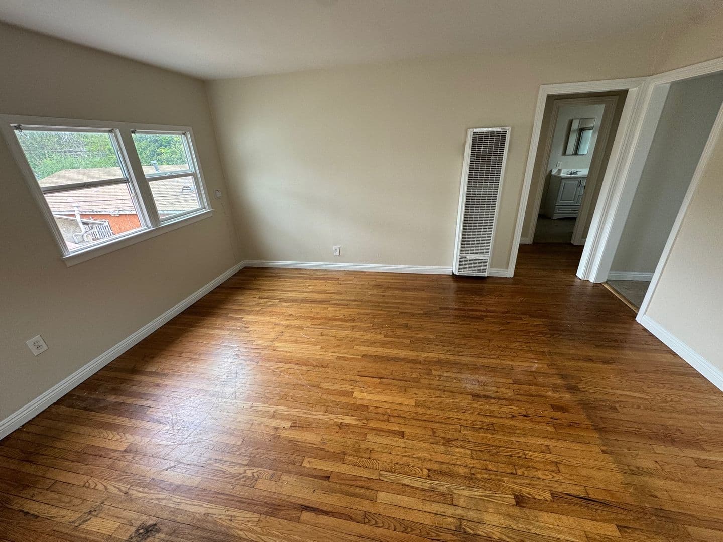 LONG BEACH Apartment: 14 W PLEASANT ST