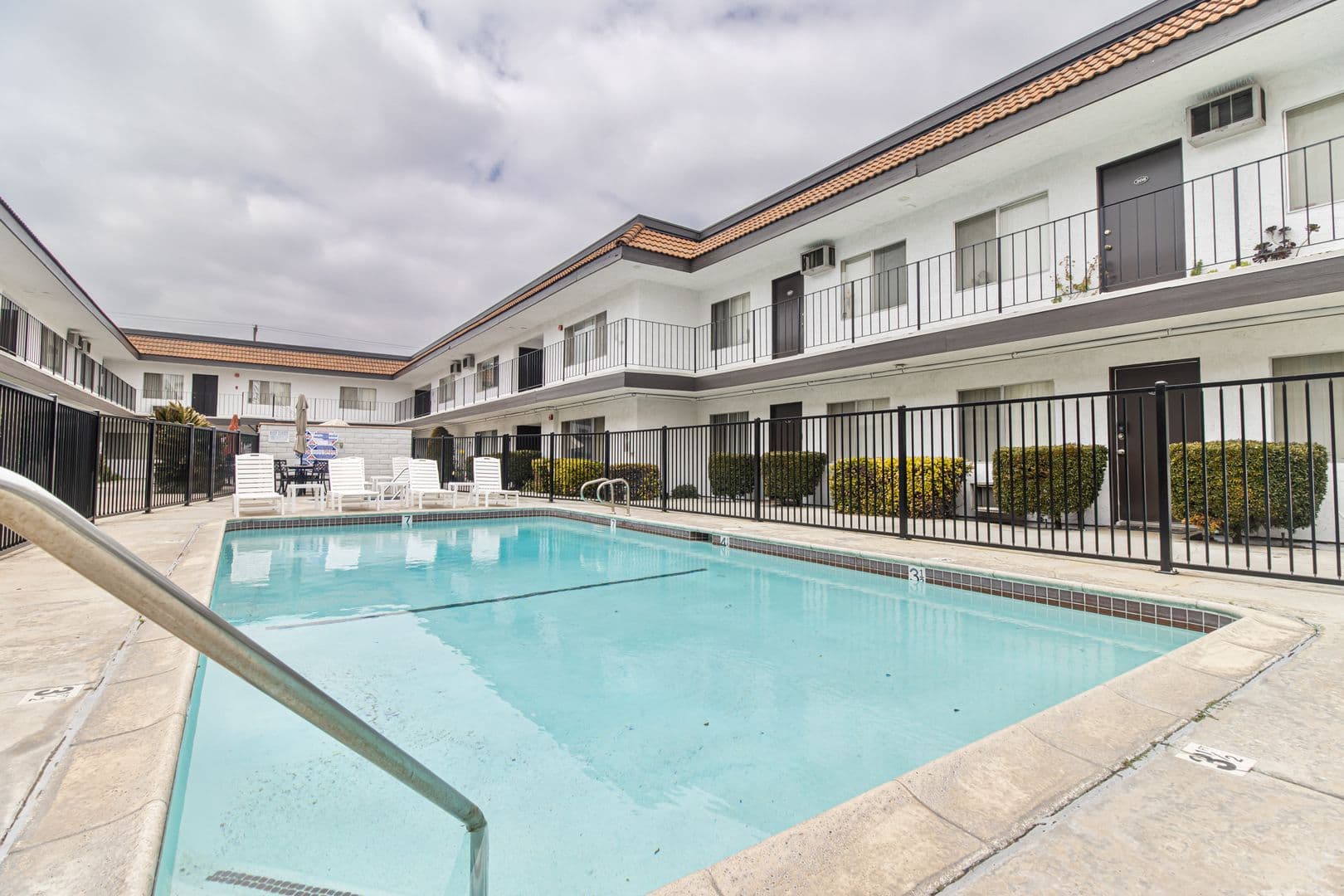 BELLFLOWER Apartment: 17818 WOODRUFF AVENUE