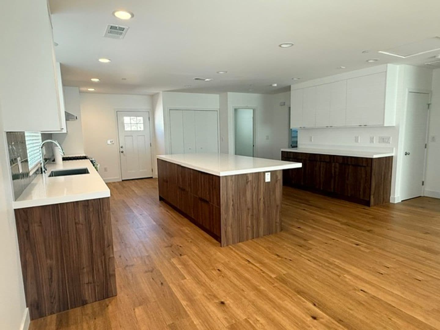 MONTEREY PARK House: 433 W HAMMEL ST