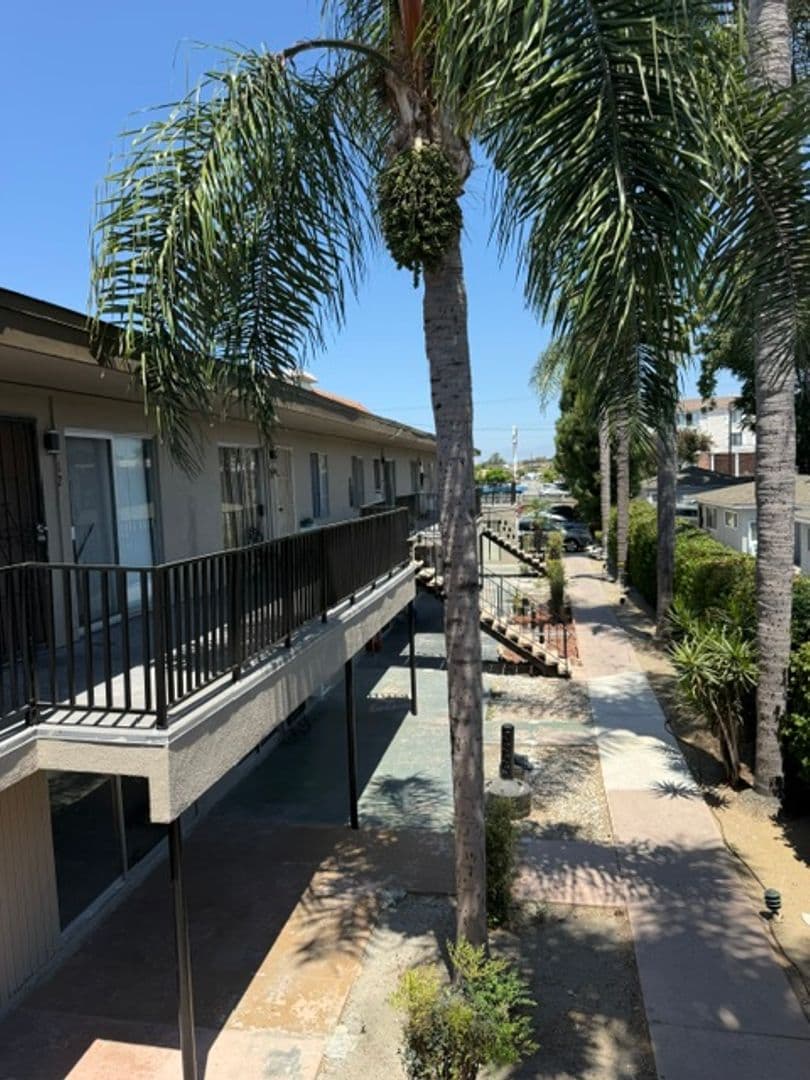 BELLFLOWER Apartment: 9830 RAMONA ST
