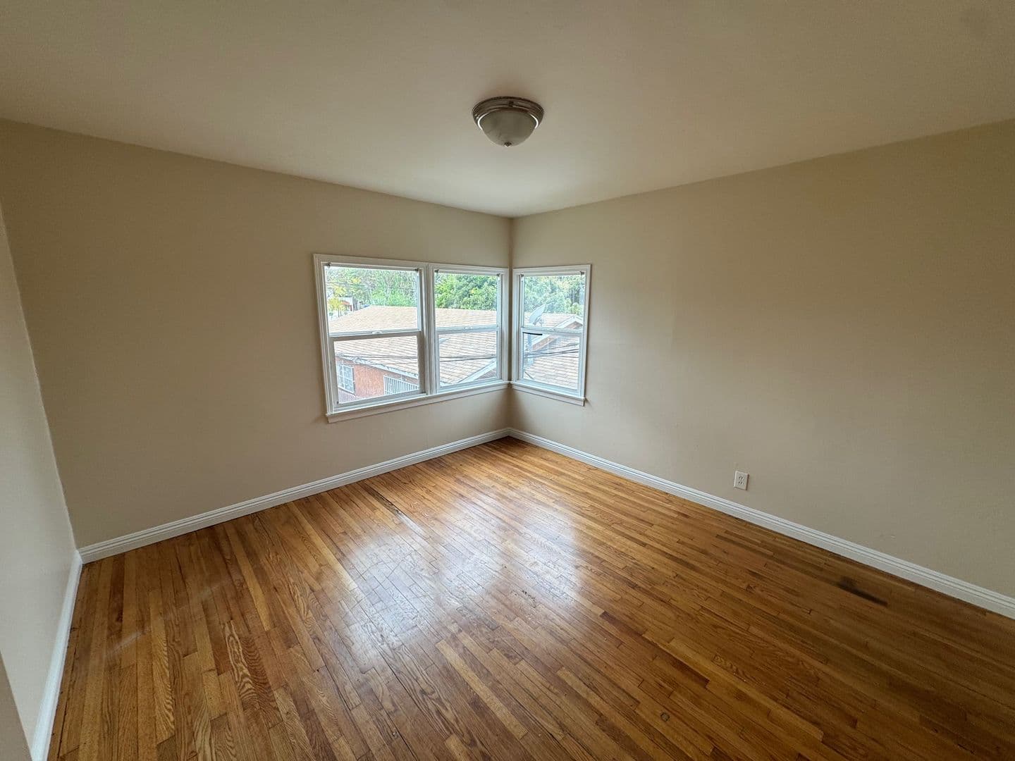LONG BEACH Apartment: 14 W PLEASANT ST