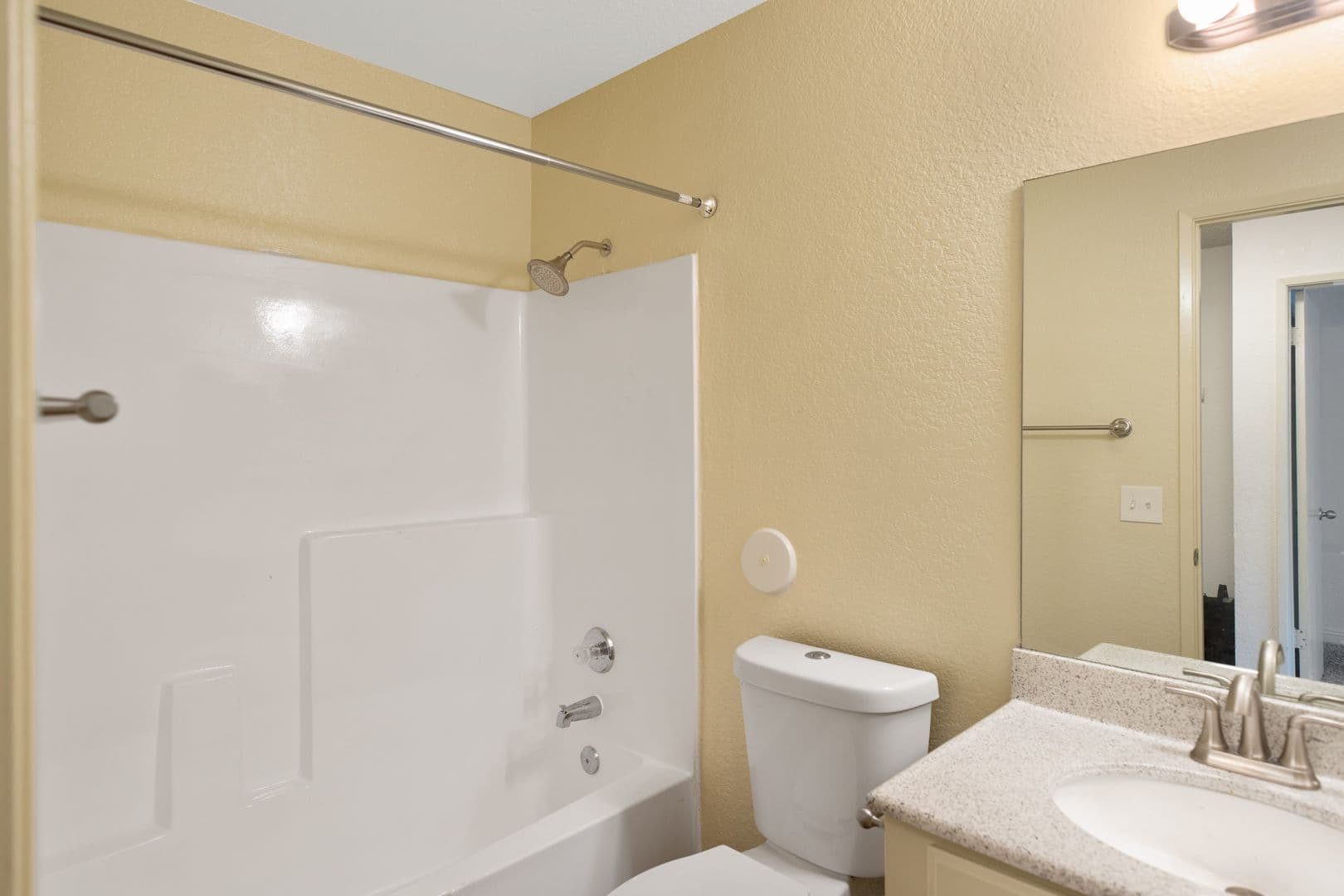 BELLFLOWER Apartment: 17818 WOODRUFF AVENUE