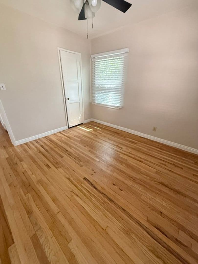 LAKEWOOD House: 6008 GREENMEADOW RD