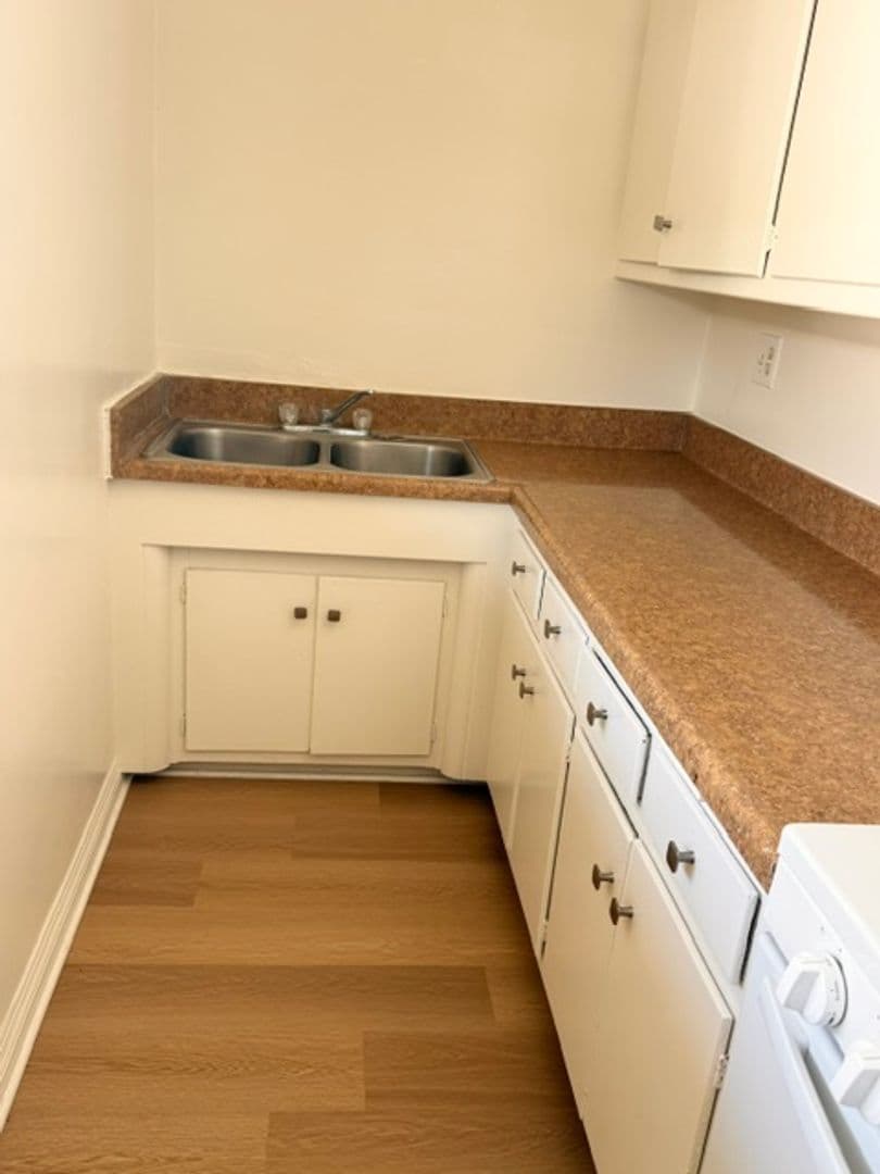 LYNWOOD Apartment: 3360 MARTIN L. KING - 15