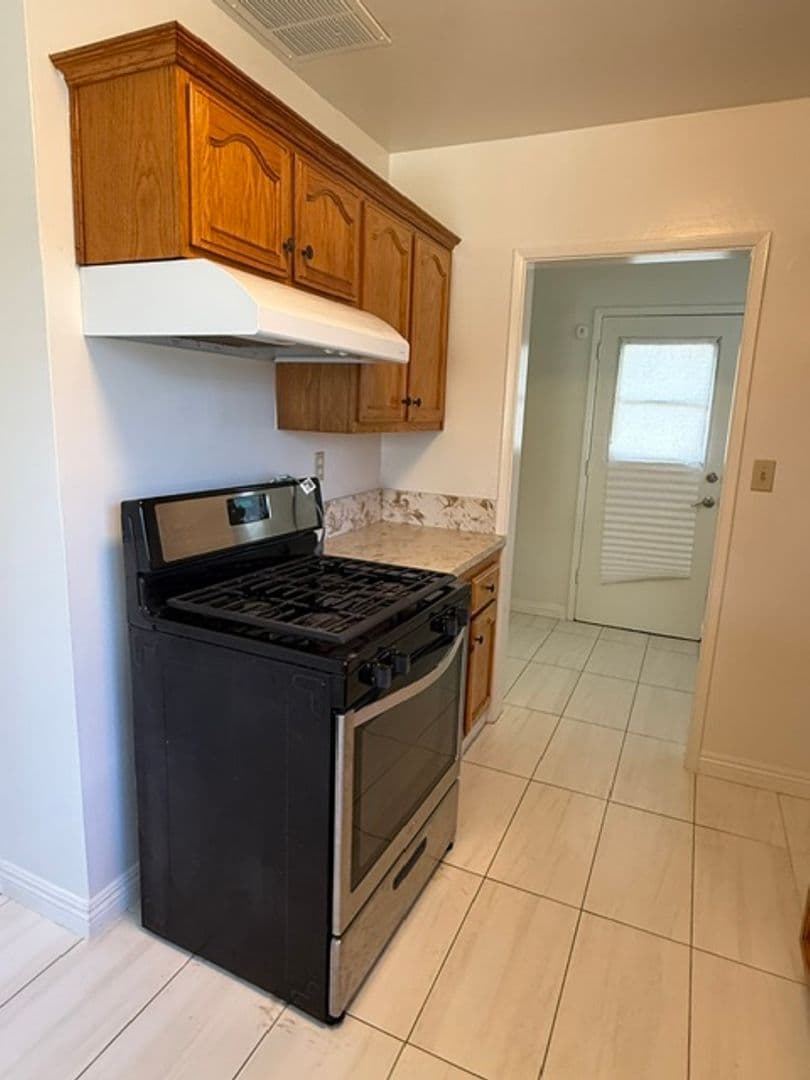 LAKEWOOD House: 6008 GREENMEADOW RD