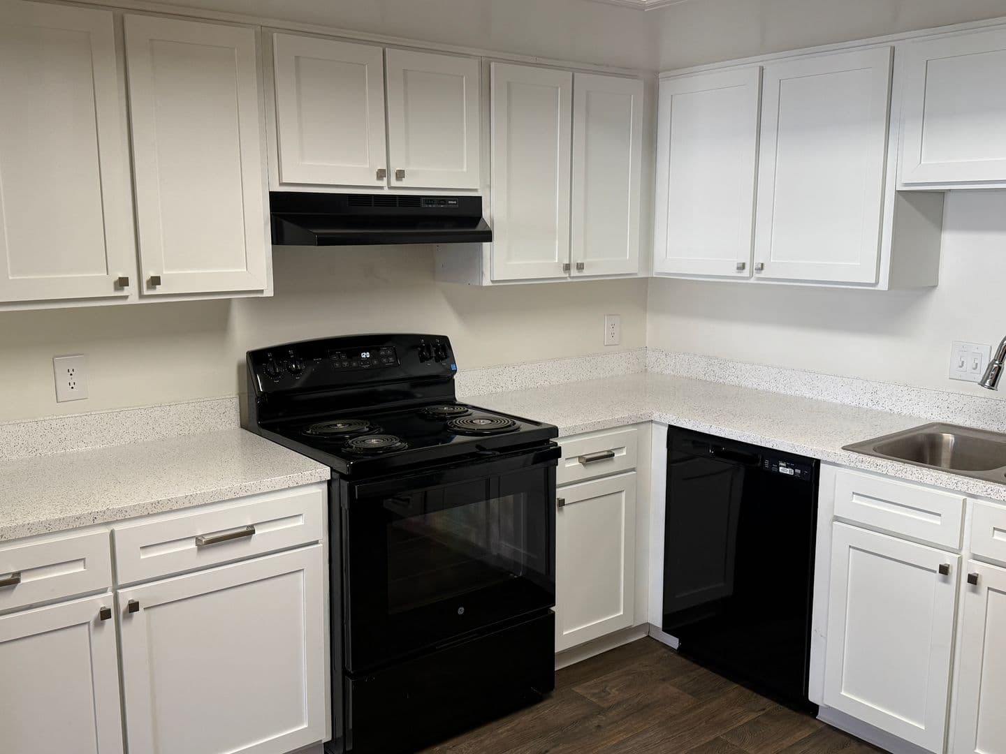 Lakewood Apartment: 11280 W. 20th Ave.