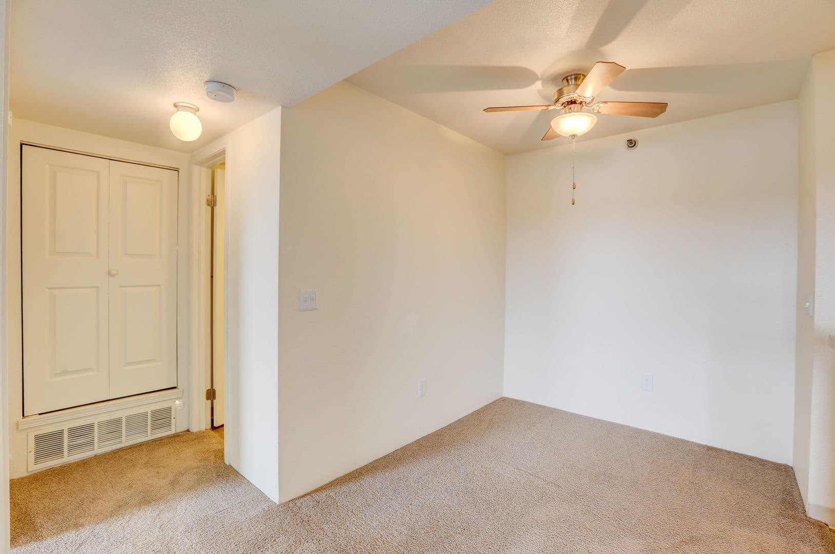 Lakewood Apartment: 12598 W. Dakota Avenue