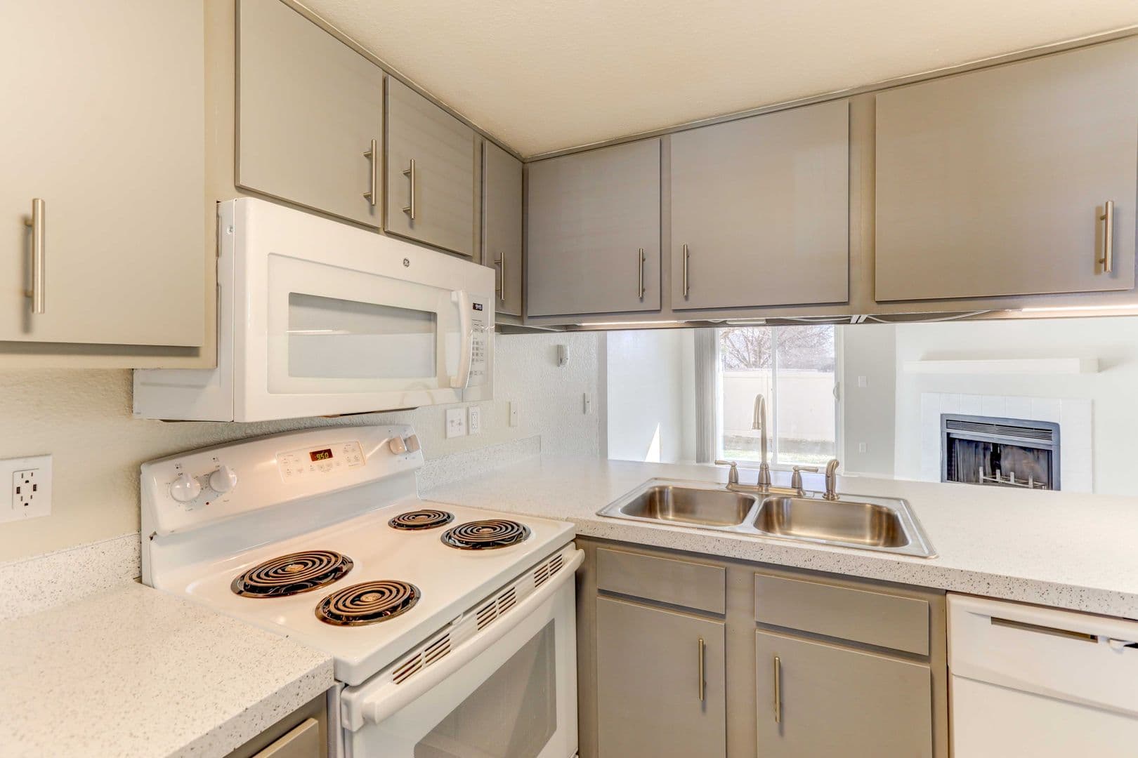Lakewood Apartment: 1672 Dover Street