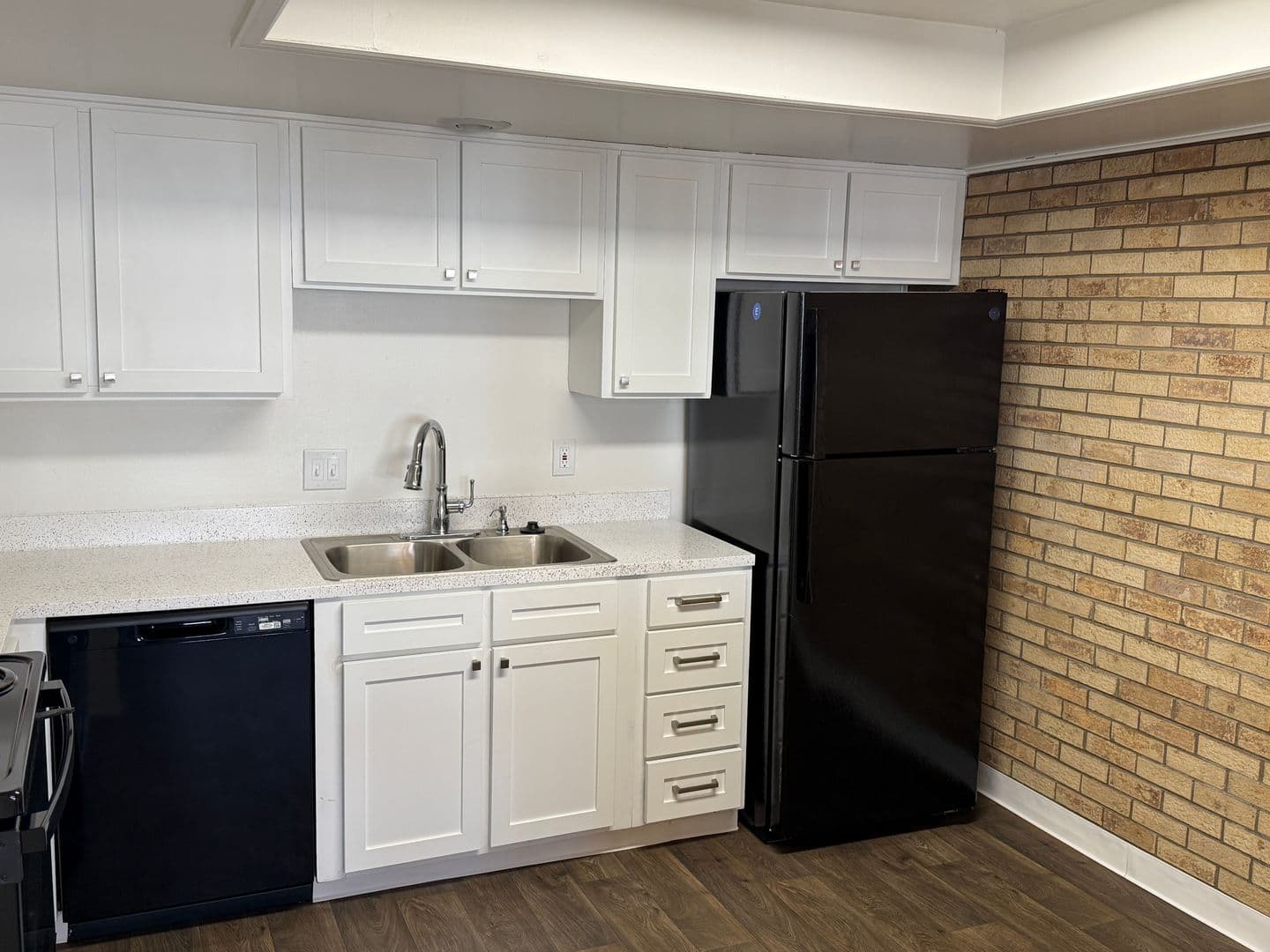 Lakewood Apartment: 11280 W. 20th Ave.