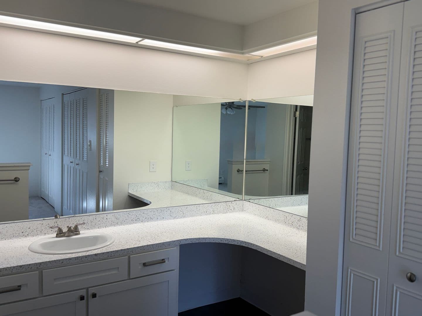 Lakewood Apartment: 11280 W. 20th Ave.