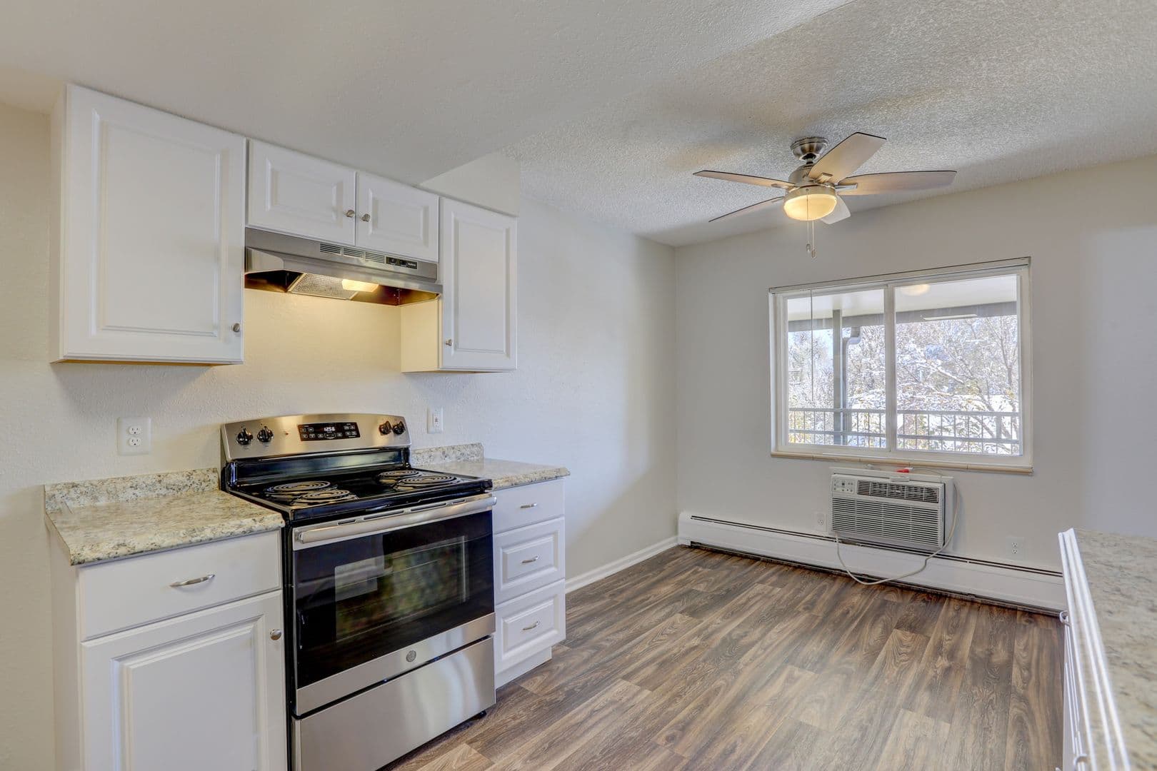 Lakewood Apartment: 7830 West 10th Avenue