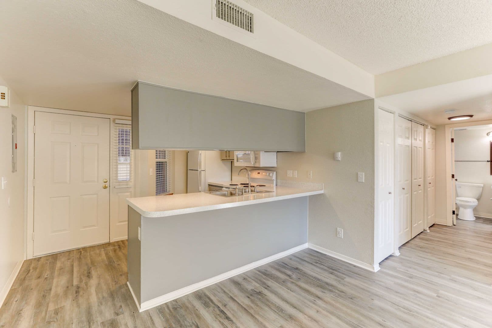 Lakewood Apartment: 1672 Dover Street