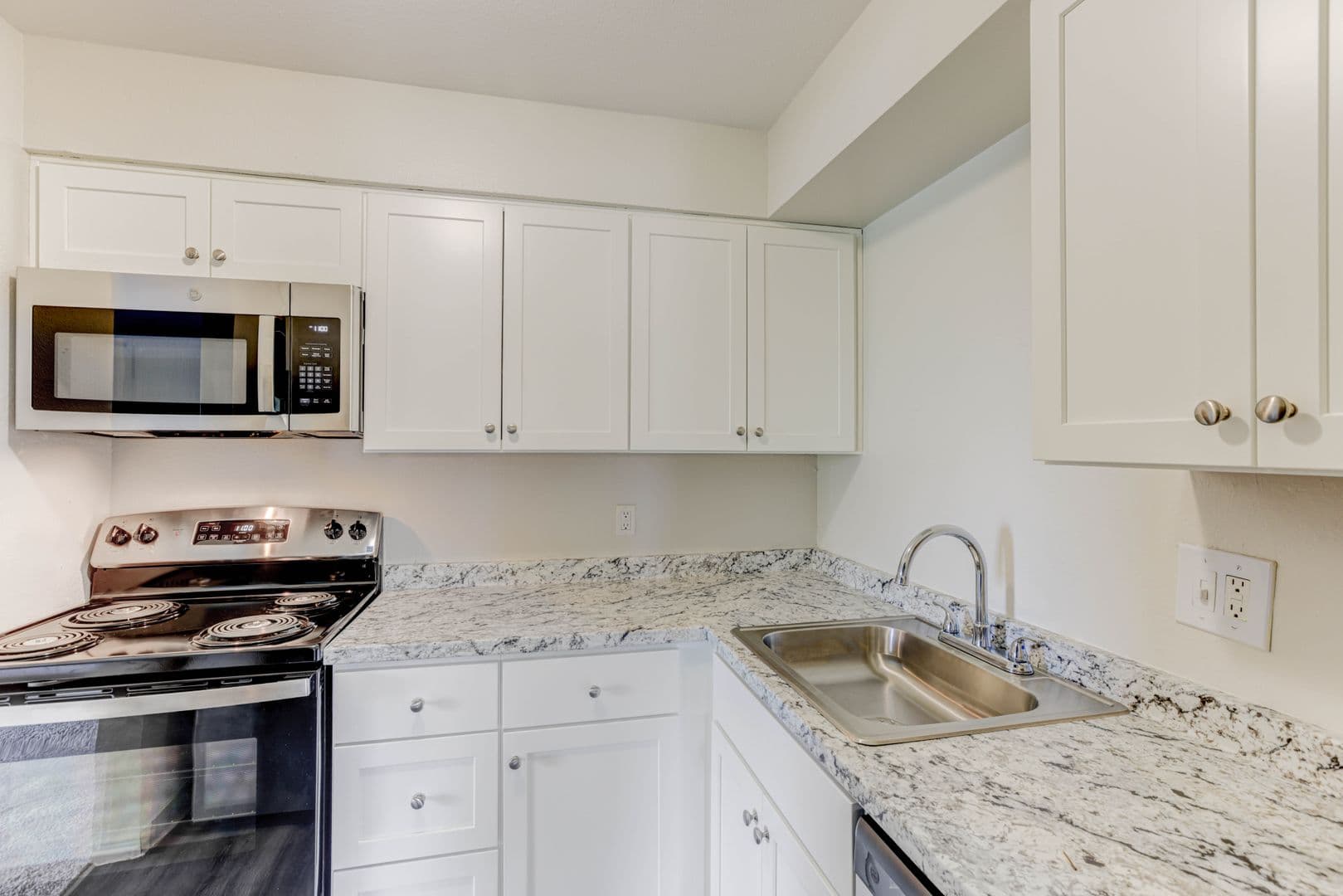 Lakewood Apartment: 13050 West Cedar Drive