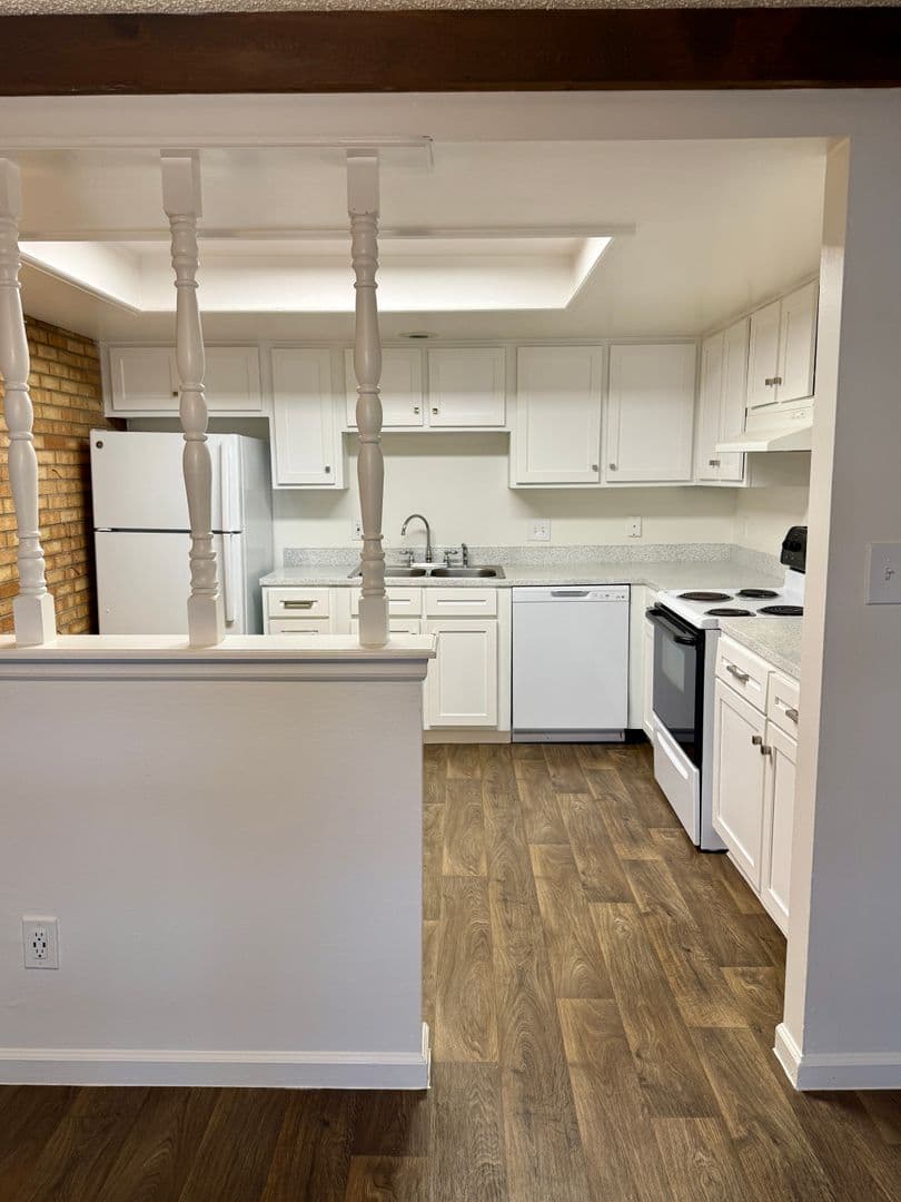 Lakewood Apartment: 11280 W. 20th Ave.