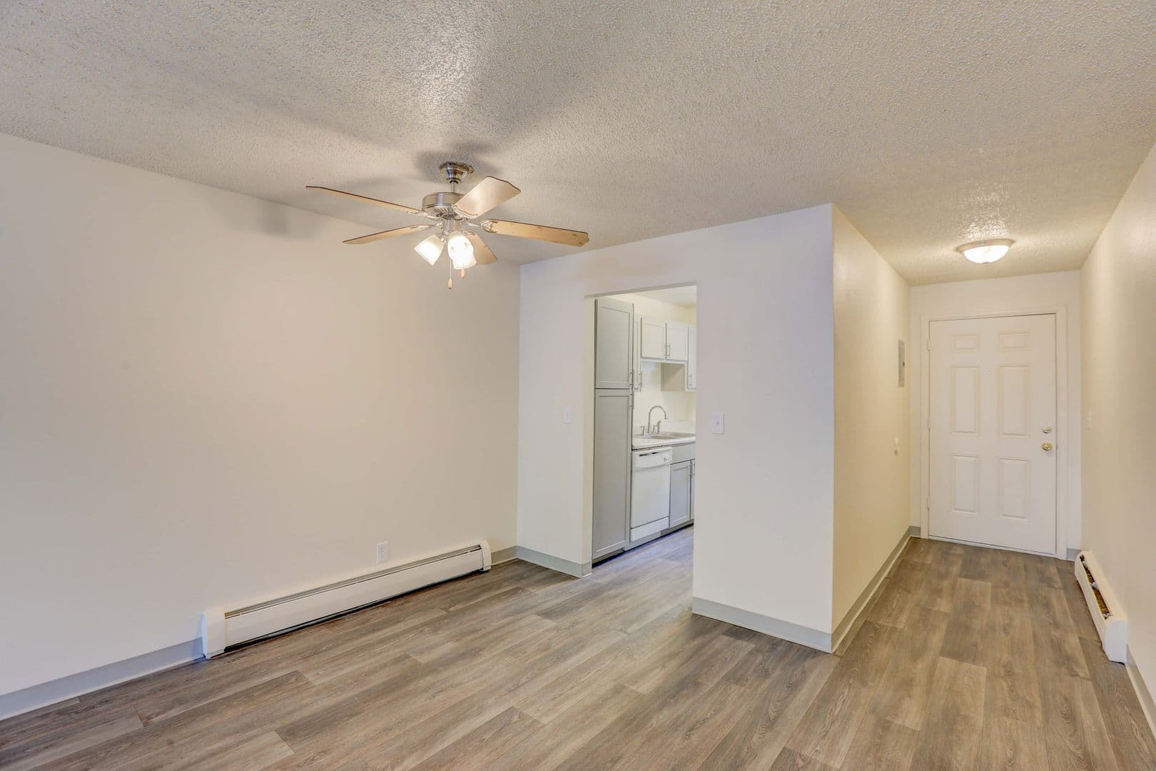 Lakewood Apartment: 998 South Miller Way