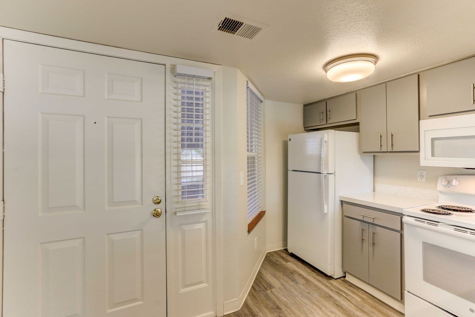 Lakewood Apartment: 1672 Dover Street