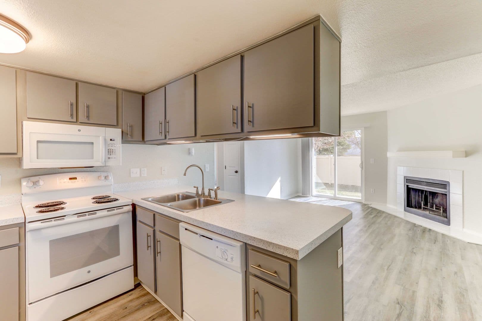 Lakewood Apartment: 1672 Dover Street