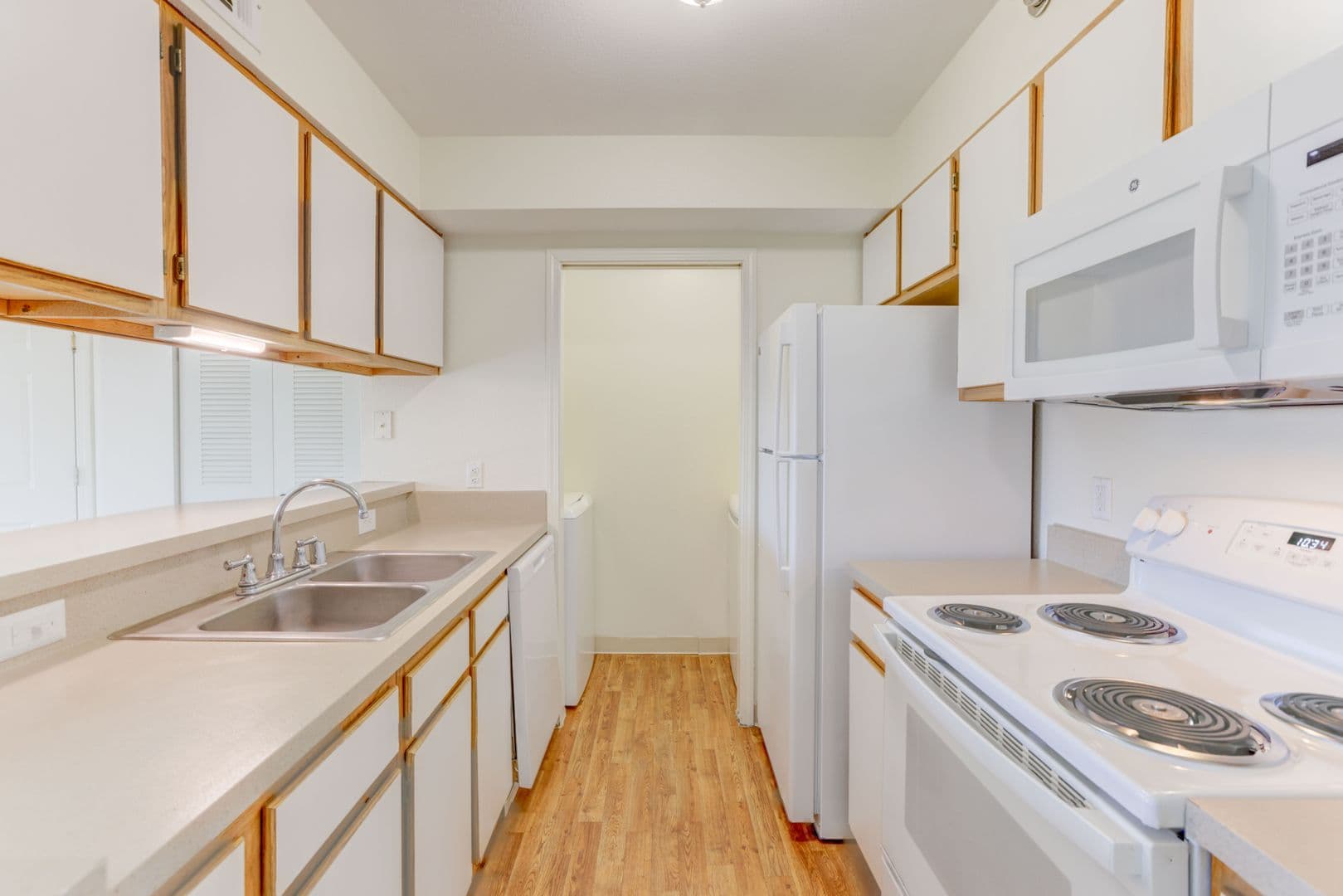 Lakewood Apartment: 12598 W. Dakota Avenue