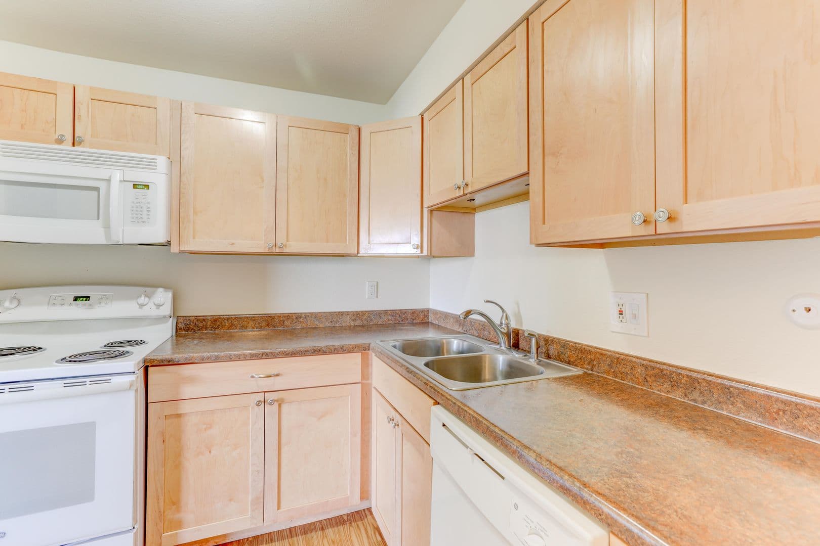 Lakewood Apartment: 13050 West Cedar Drive