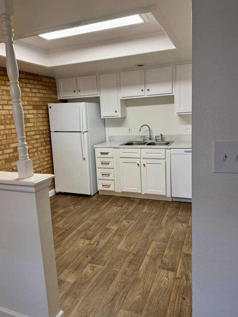 Lakewood Apartment: 11280 W. 20th Ave.