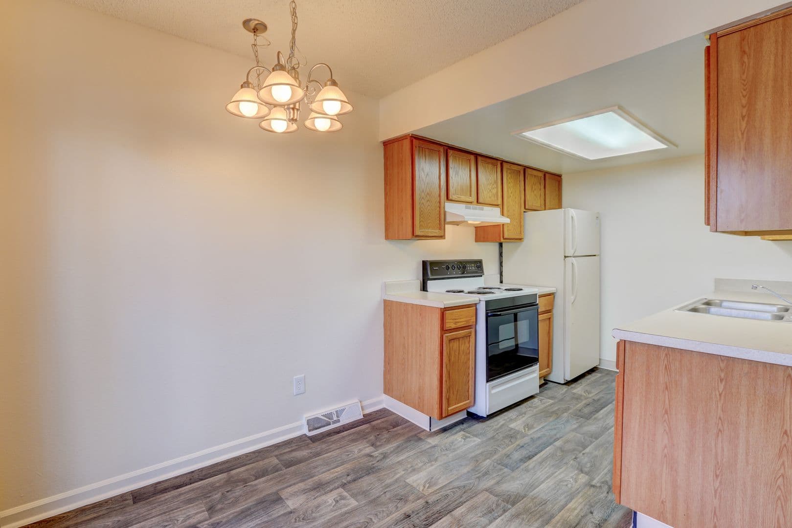 Lakewood Apartment: 11280 W. 20th Ave.