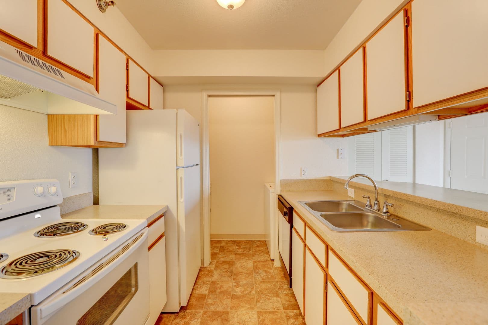 Lakewood Apartment: 12598 W. Dakota Avenue
