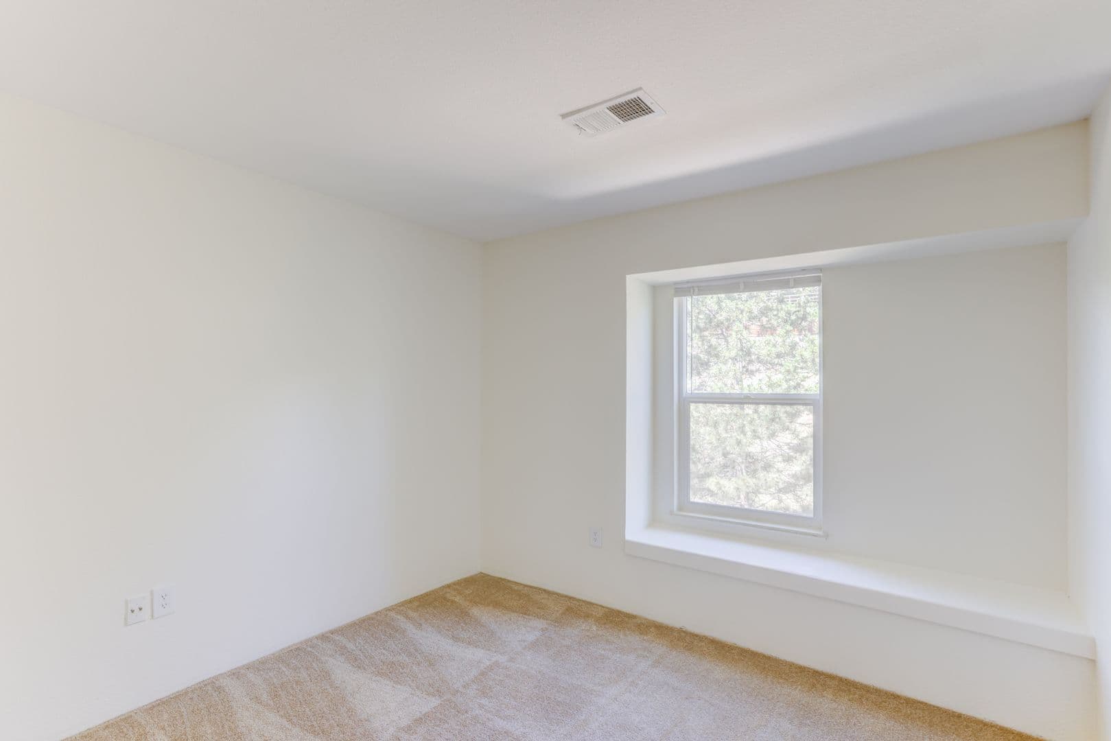 Lakewood Apartment: 12598 W. Dakota Avenue