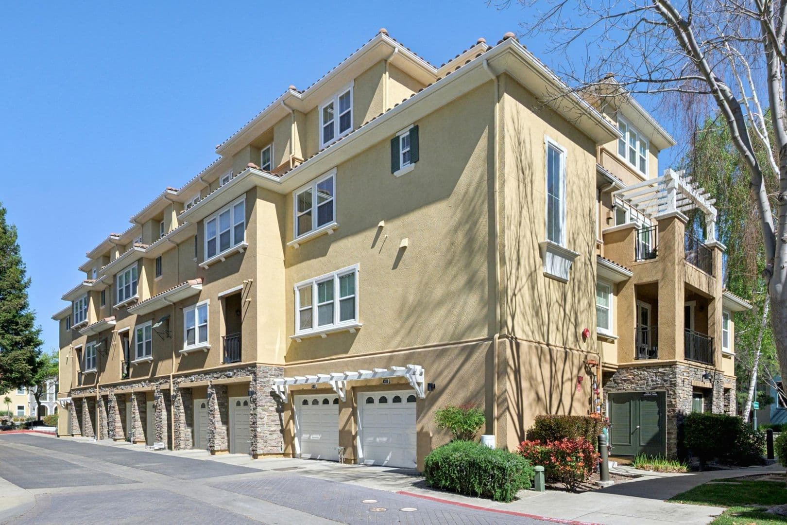 Dublin House: 4302 Keegan St