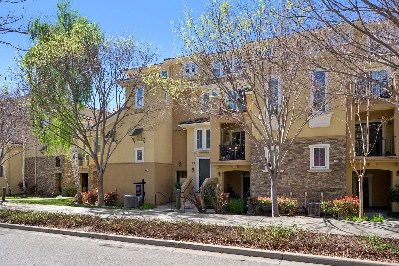 Dublin House: 4302 Keegan St