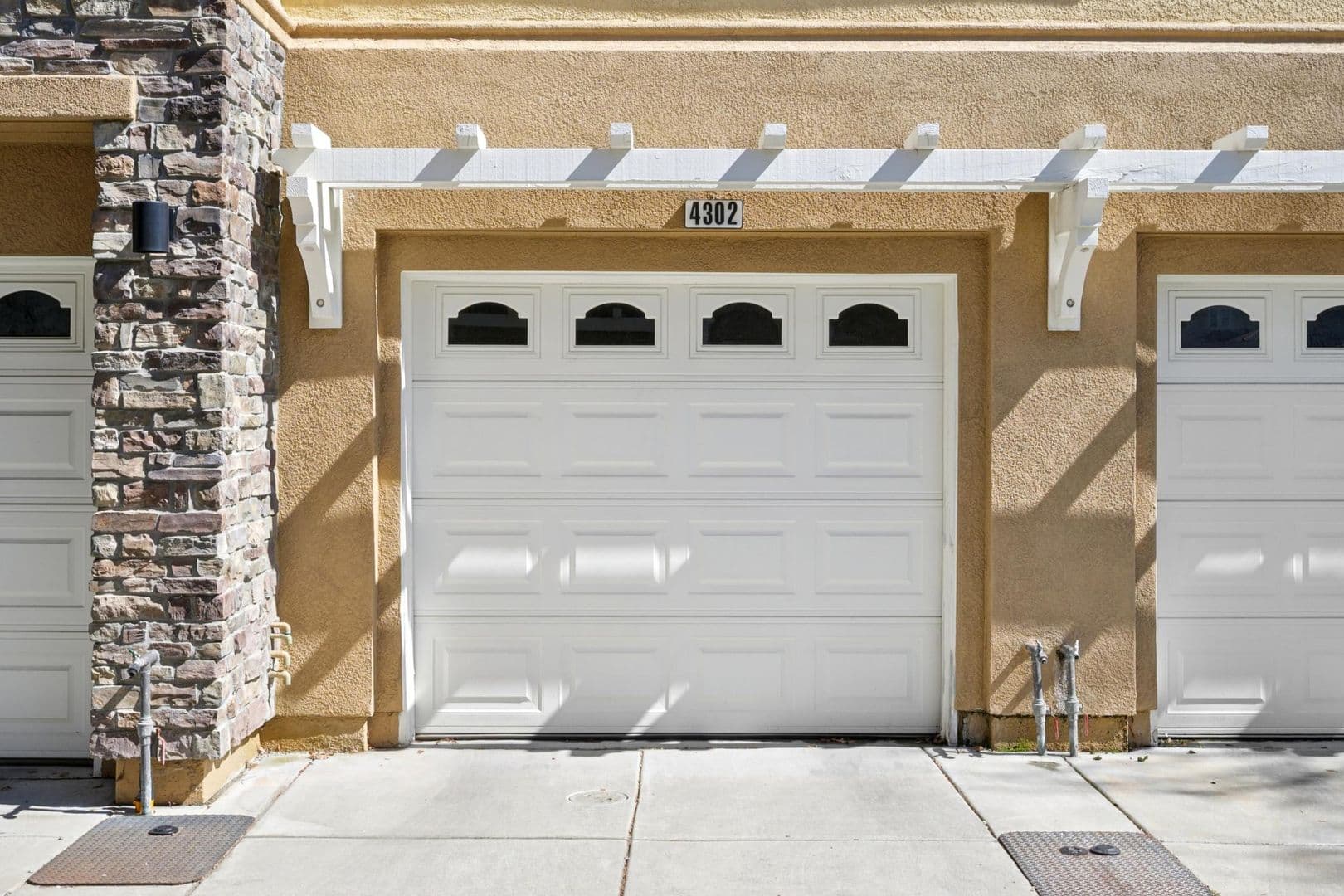 Dublin House: 4302 Keegan St